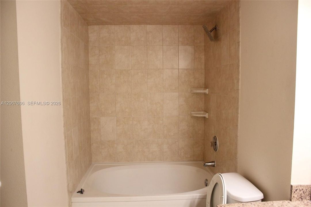 For Rent: $1,900 (1 beds, 1 baths, 690 Square Feet)