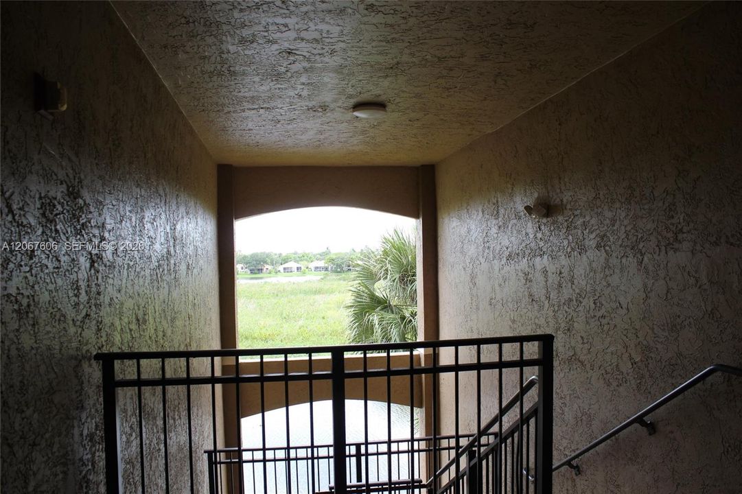 For Rent: $1,900 (1 beds, 1 baths, 690 Square Feet)