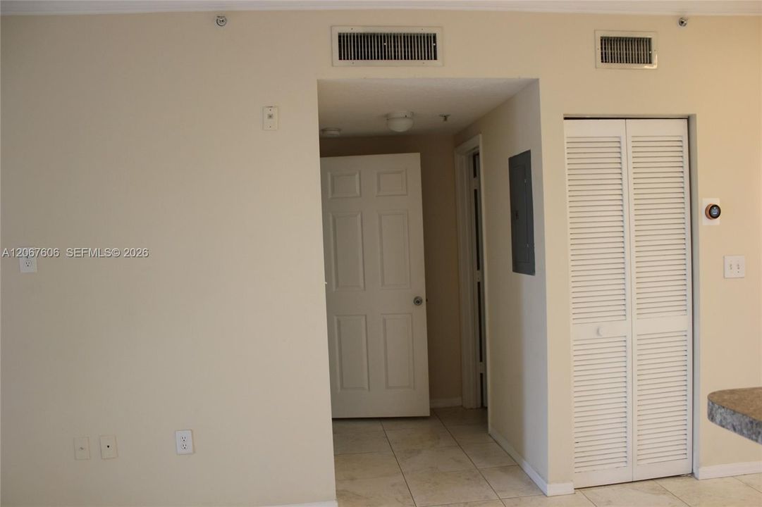 For Rent: $1,900 (1 beds, 1 baths, 690 Square Feet)