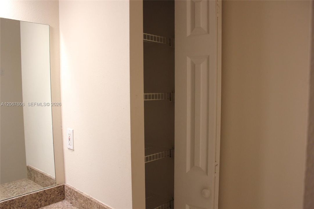 For Rent: $1,900 (1 beds, 1 baths, 690 Square Feet)