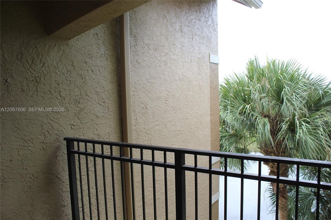 For Rent: $1,900 (1 beds, 1 baths, 690 Square Feet)