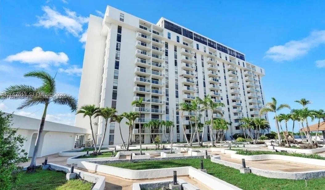 На продажу: $189,900 (1 спален, 1 ванн, 800 Квадратных фут)