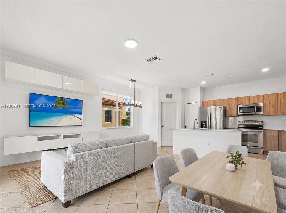 For Sale: $825,000 (4 beds, 2 baths, 2217 Square Feet)