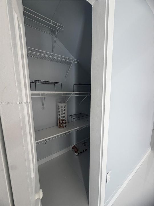 Под контрактом: $2,000 (1 спален, 1 ванн, 2937 Квадратных фут)