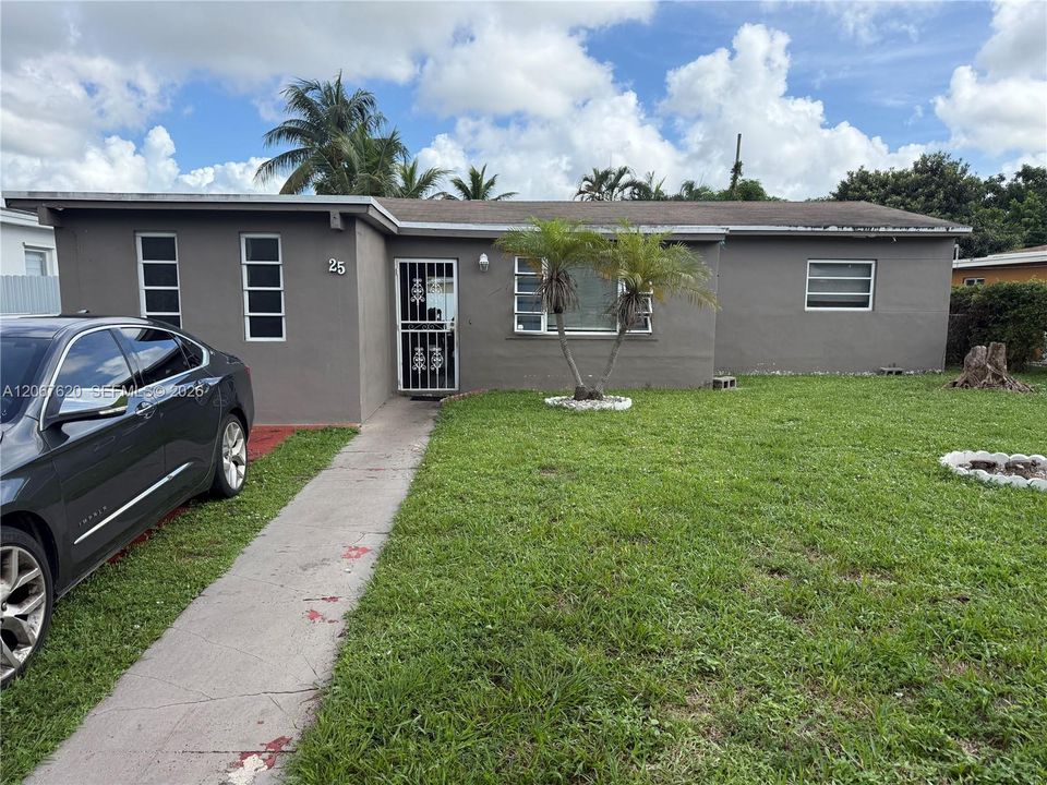 For Sale: $349,999 (3 beds, 1 baths, 1279 Square Feet)