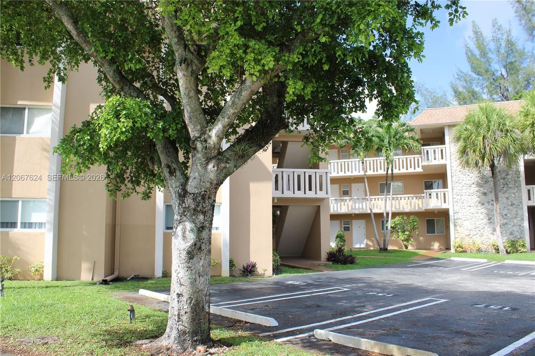For Sale: $319,999 (2 beds, 2 baths, 1020 Square Feet)