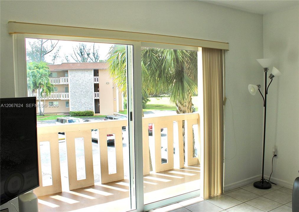 For Sale: $319,999 (2 beds, 2 baths, 1020 Square Feet)
