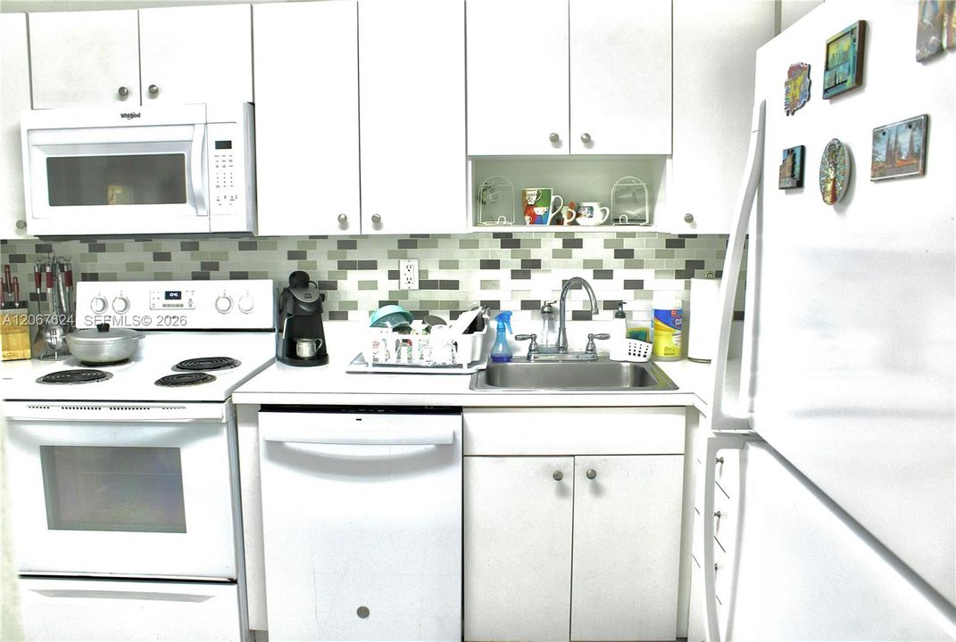 For Sale: $319,999 (2 beds, 2 baths, 1020 Square Feet)