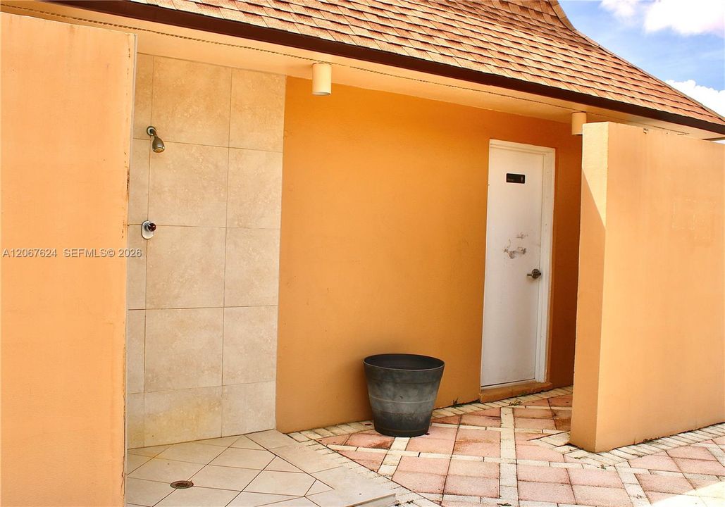 For Sale: $319,999 (2 beds, 2 baths, 1020 Square Feet)
