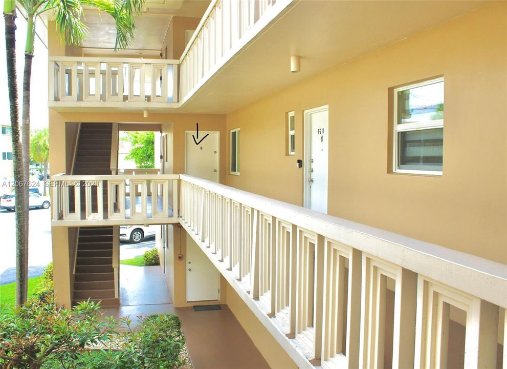 For Sale: $319,999 (2 beds, 2 baths, 1020 Square Feet)