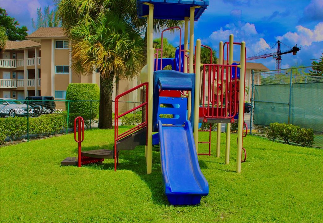For Sale: $319,999 (2 beds, 2 baths, 1020 Square Feet)