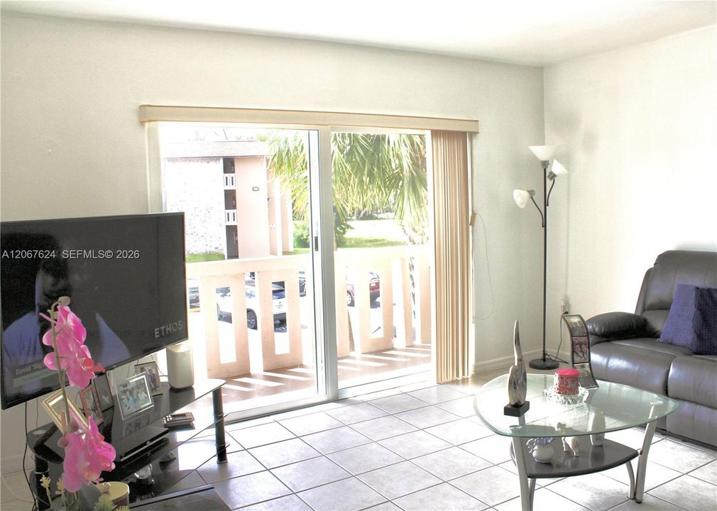For Sale: $319,999 (2 beds, 2 baths, 1020 Square Feet)