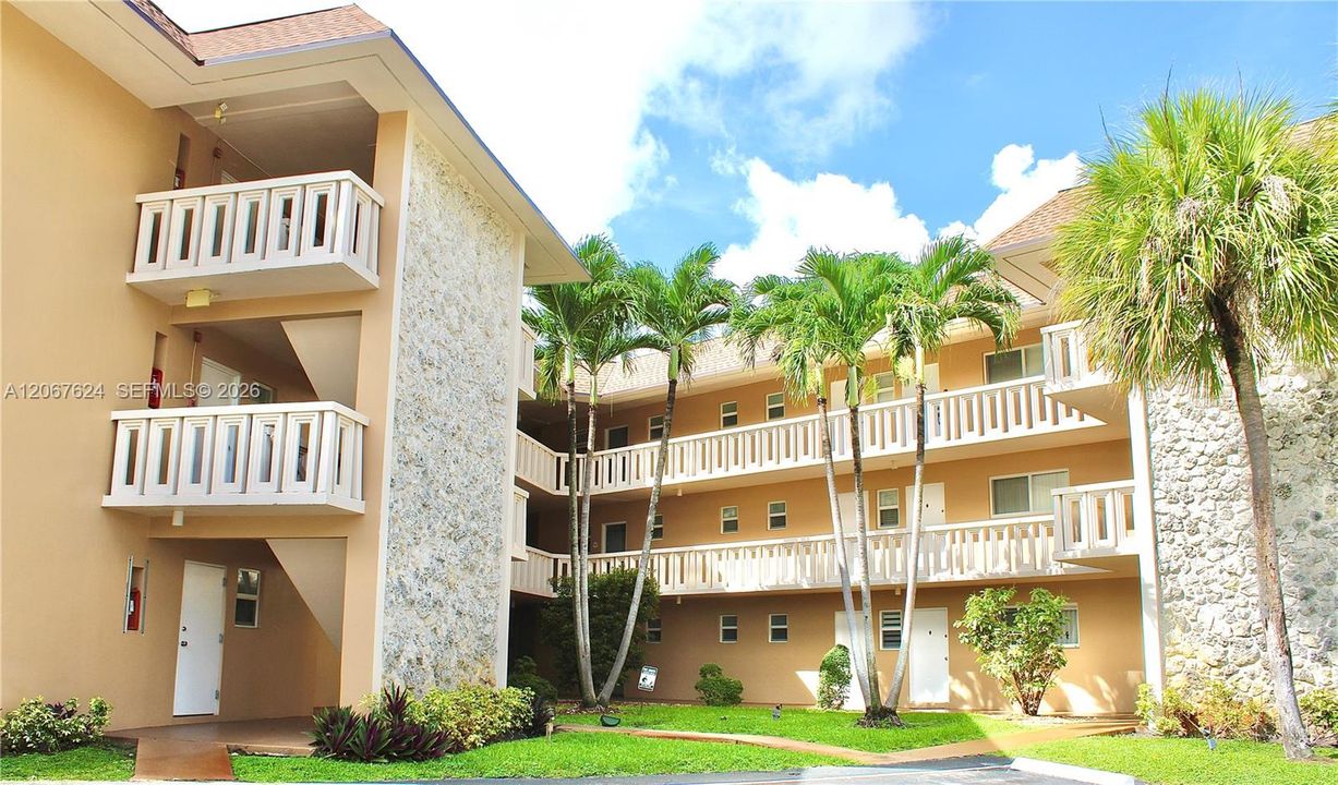 For Sale: $319,999 (2 beds, 2 baths, 1020 Square Feet)