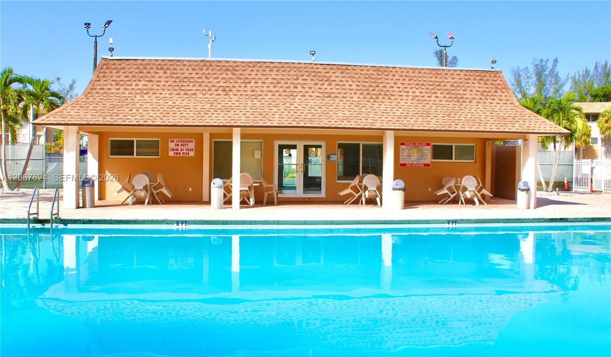 For Sale: $319,999 (2 beds, 2 baths, 1020 Square Feet)