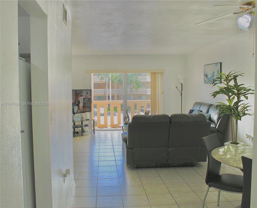 For Sale: $319,999 (2 beds, 2 baths, 1020 Square Feet)