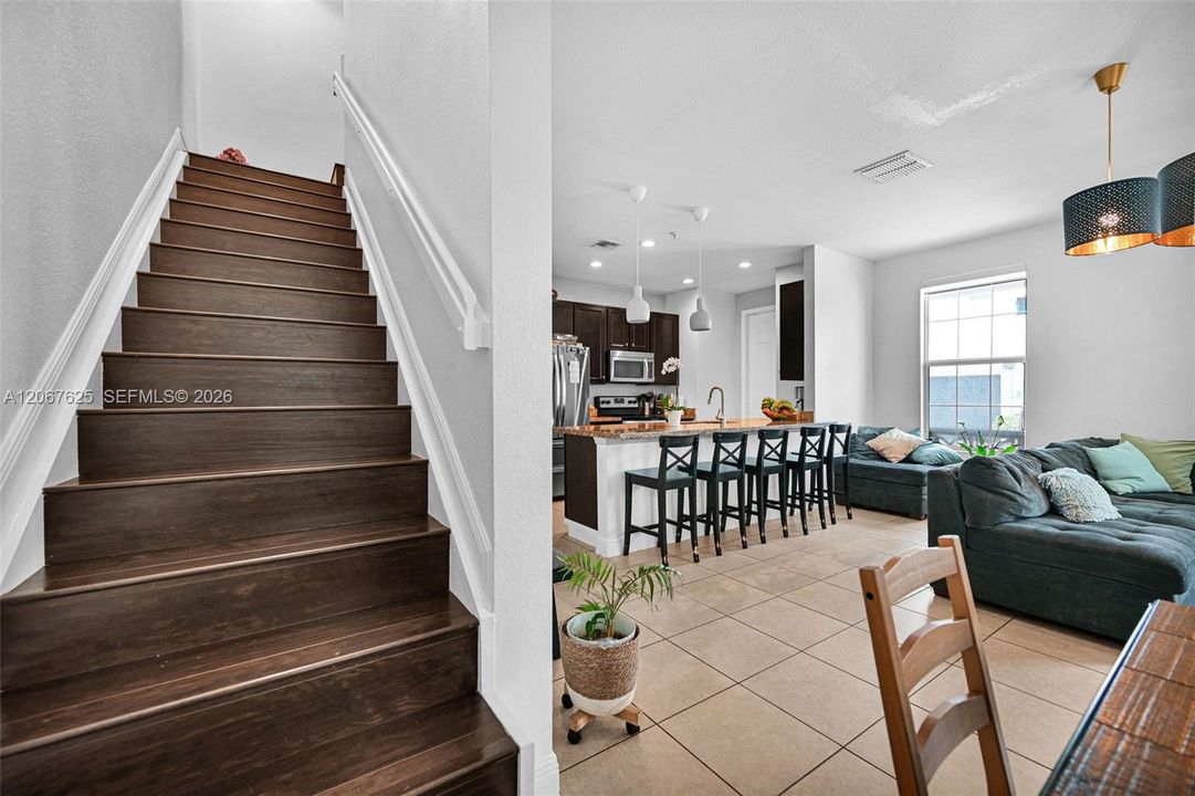 For Rent: $3,500 (3 beds, 3 baths, 1782 Square Feet)