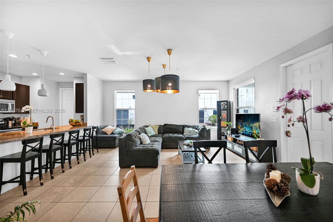 For Rent: $3,500 (3 beds, 3 baths, 1782 Square Feet)