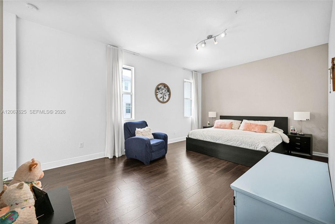 For Rent: $3,500 (3 beds, 3 baths, 1782 Square Feet)