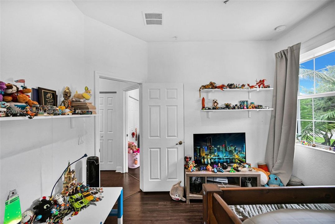For Rent: $3,500 (3 beds, 3 baths, 1782 Square Feet)