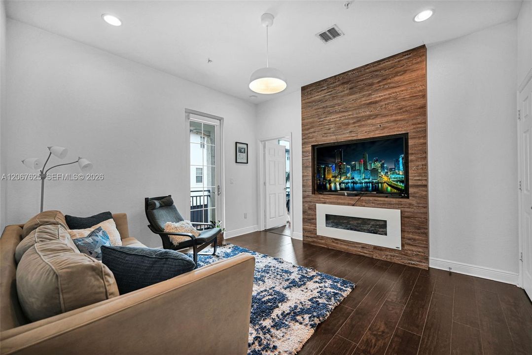 For Rent: $3,500 (3 beds, 3 baths, 1782 Square Feet)