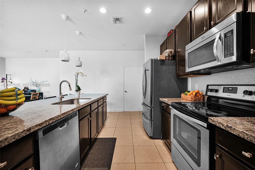 For Rent: $3,500 (3 beds, 3 baths, 1782 Square Feet)