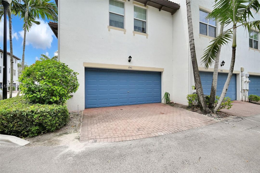 For Rent: $3,500 (3 beds, 3 baths, 1782 Square Feet)
