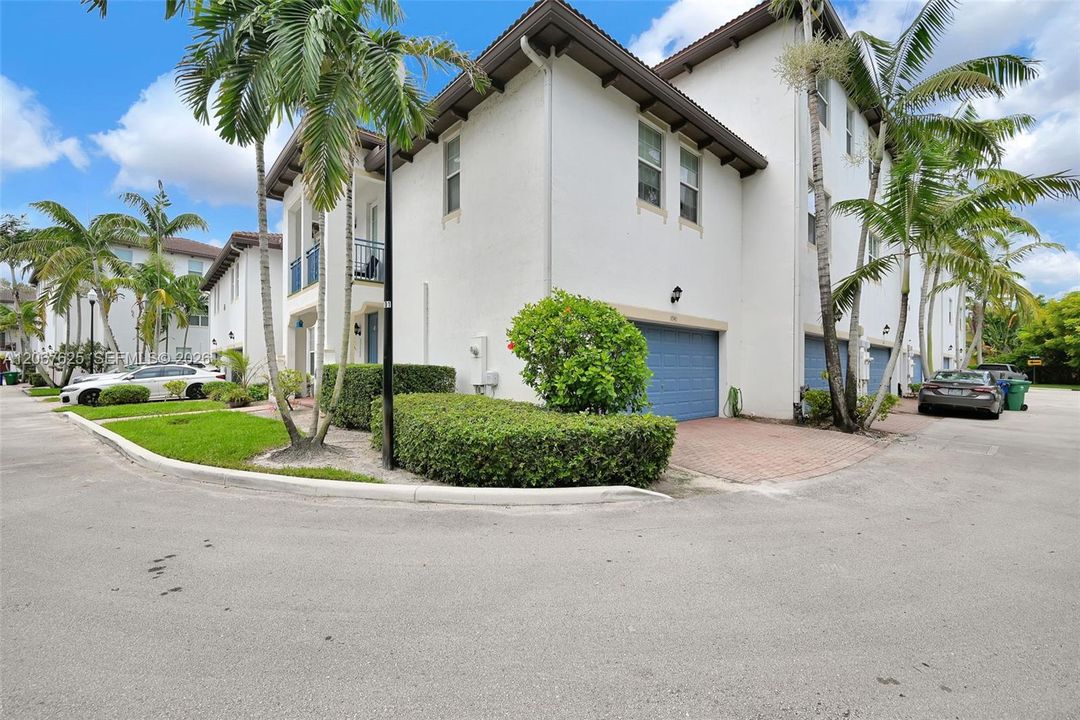 For Rent: $3,500 (3 beds, 3 baths, 1782 Square Feet)
