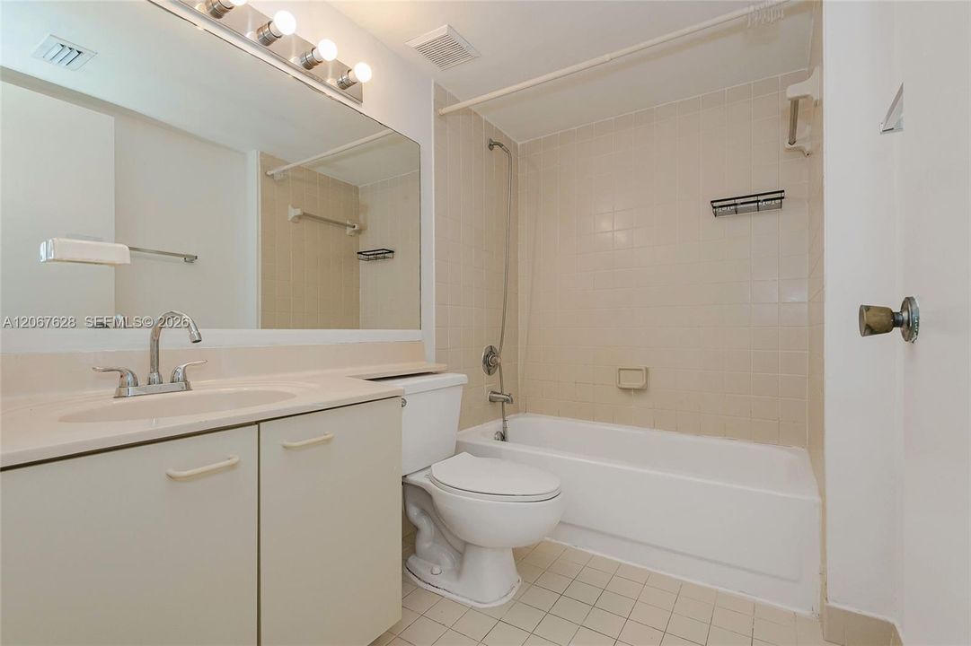For Sale: $259,900 (2 beds, 2 baths, 950 Square Feet)