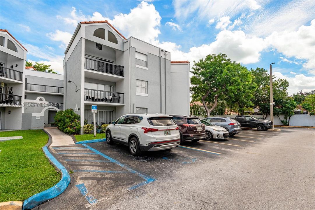 For Sale: $259,900 (2 beds, 2 baths, 950 Square Feet)