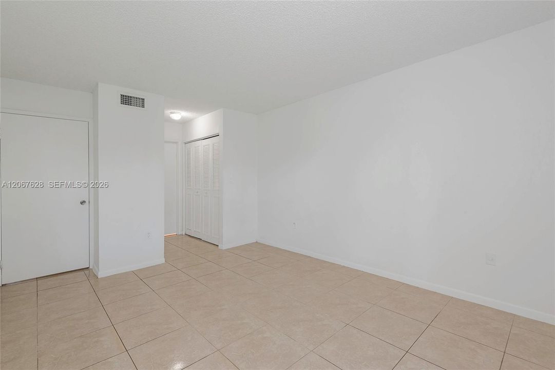 For Sale: $259,900 (2 beds, 2 baths, 950 Square Feet)