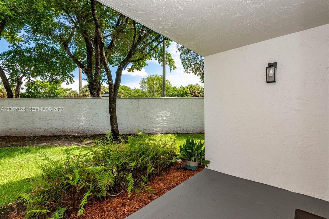 For Sale: $259,900 (2 beds, 2 baths, 950 Square Feet)