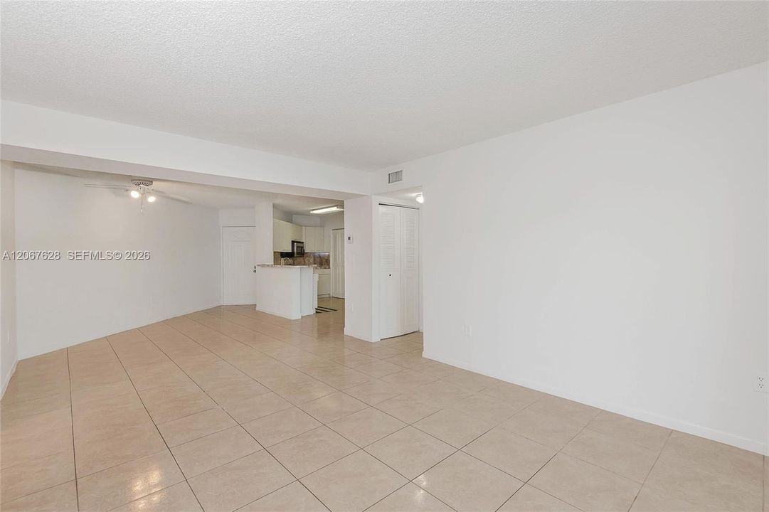 For Sale: $259,900 (2 beds, 2 baths, 950 Square Feet)
