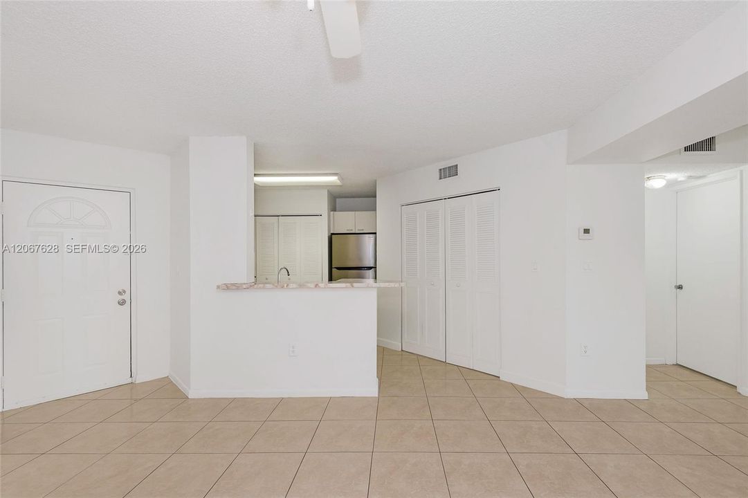 For Sale: $259,900 (2 beds, 2 baths, 950 Square Feet)