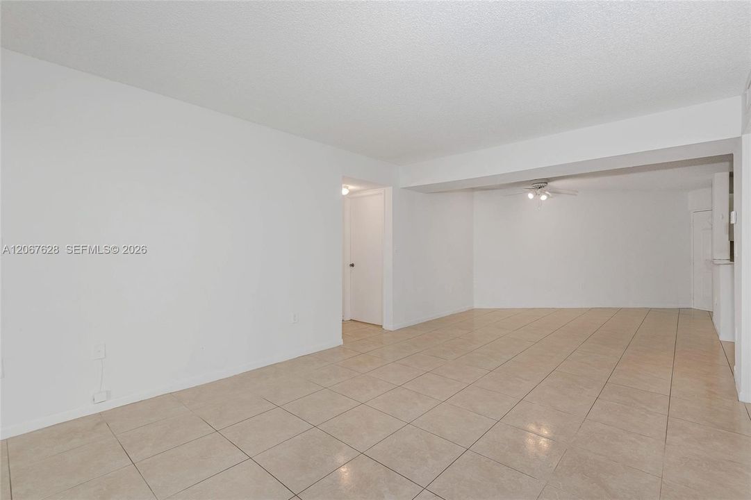 For Sale: $259,900 (2 beds, 2 baths, 950 Square Feet)
