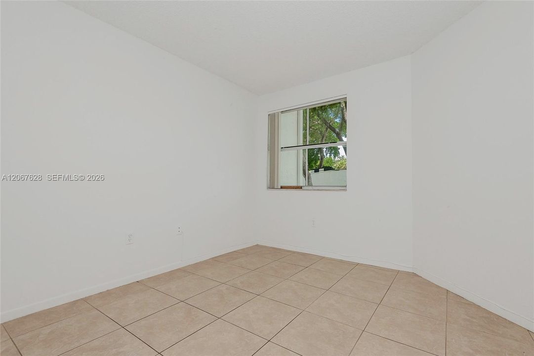 For Sale: $259,900 (2 beds, 2 baths, 950 Square Feet)