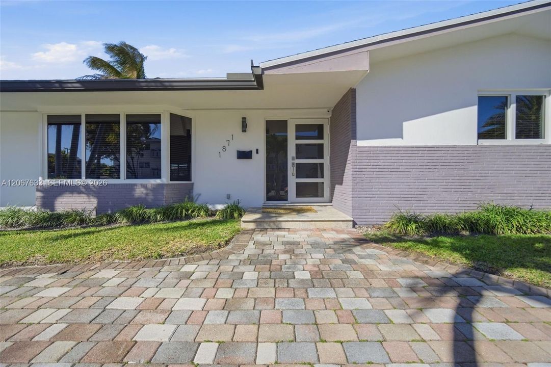 For Rent: $6,500 (3 beds, 2 baths, 2093 Square Feet)