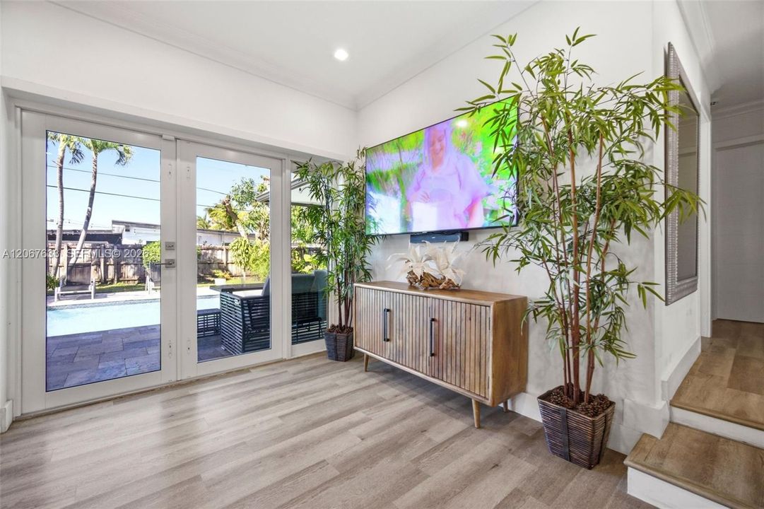 For Rent: $6,500 (3 beds, 2 baths, 2093 Square Feet)