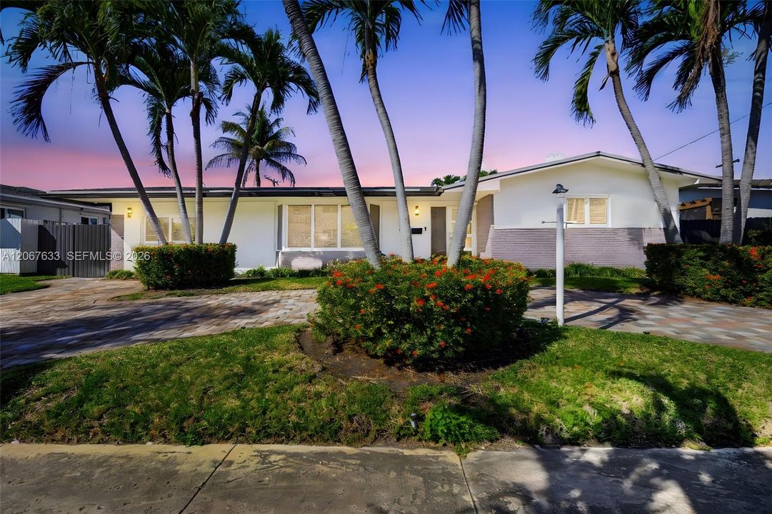 For Rent: $6,500 (3 beds, 2 baths, 2093 Square Feet)