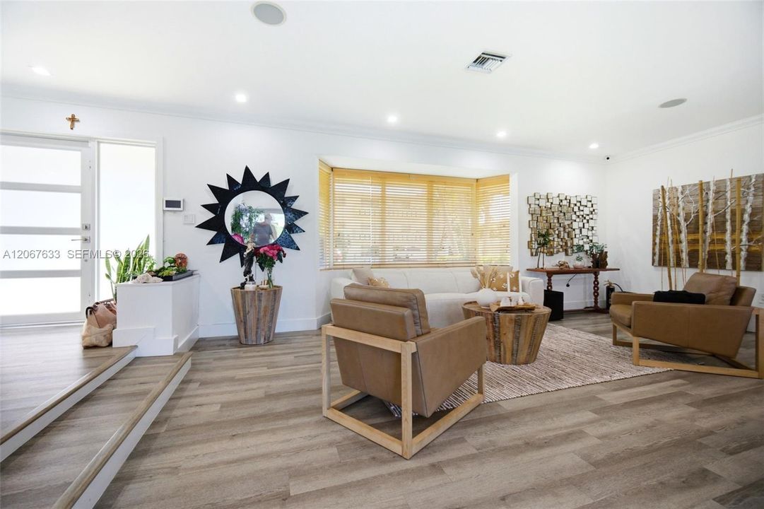 For Rent: $6,500 (3 beds, 2 baths, 2093 Square Feet)