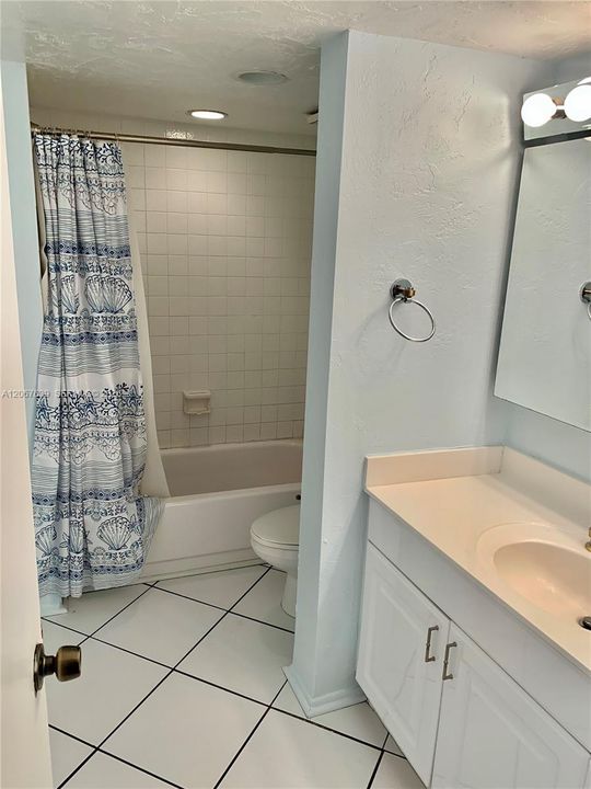 For Sale: $135,000 (1 beds, 1 baths, 908 Square Feet)