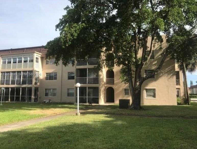 For Sale: $135,000 (1 beds, 1 baths, 908 Square Feet)