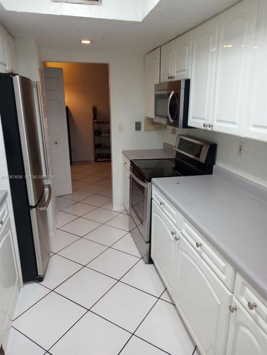 For Sale: $135,000 (1 beds, 1 baths, 908 Square Feet)