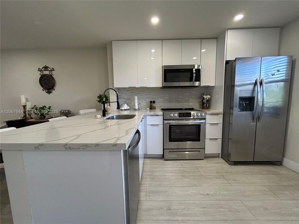 En Venta: $145,000 (2 camas, 2 baños, 815 Pies cuadrados)