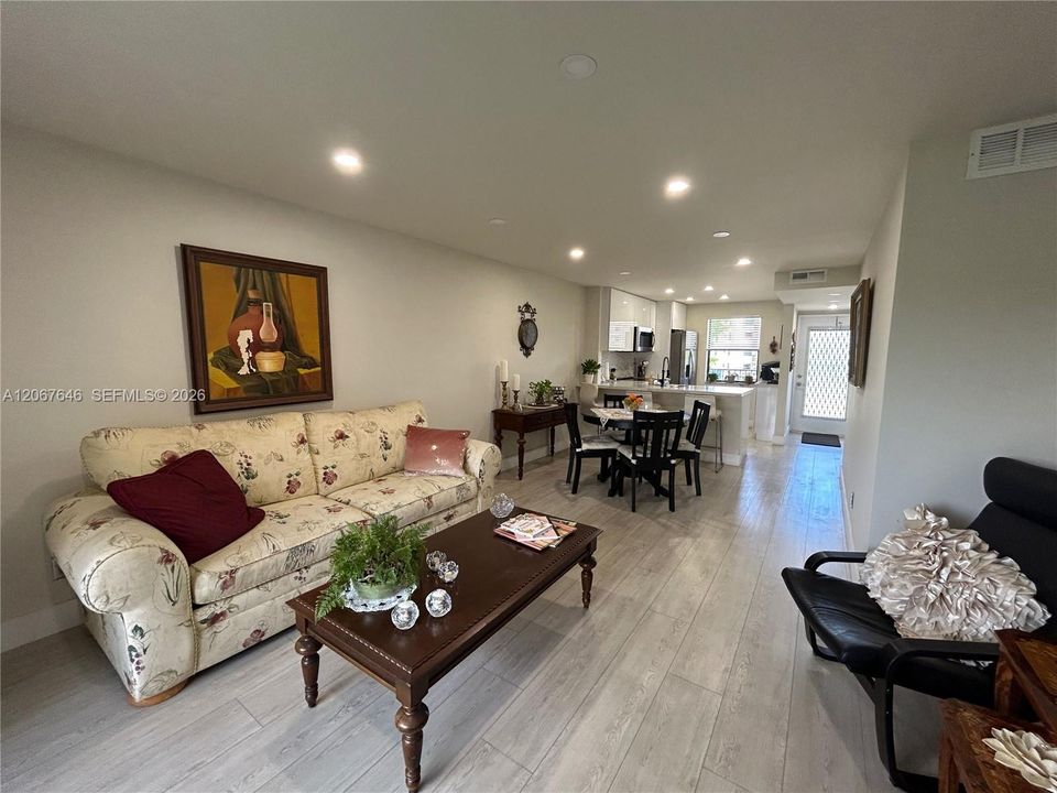 En Venta: $145,000 (2 camas, 2 baños, 815 Pies cuadrados)