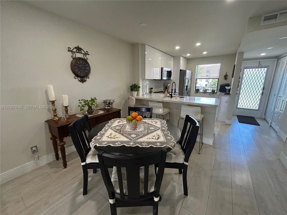 En Venta: $145,000 (2 camas, 2 baños, 815 Pies cuadrados)