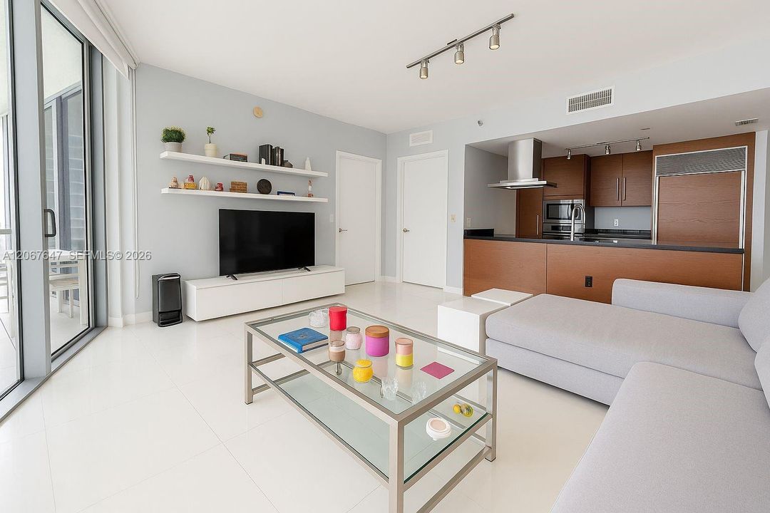 For Sale: $1,500,000 (2 beds, 2 baths, 1633 Square Feet)
