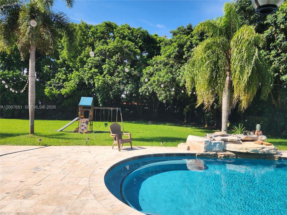 For Sale: $1,590,000 (5 beds, 3 baths, 2996 Square Feet)