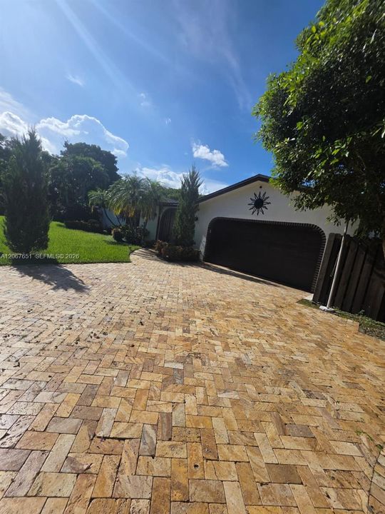 For Sale: $1,590,000 (5 beds, 3 baths, 2996 Square Feet)