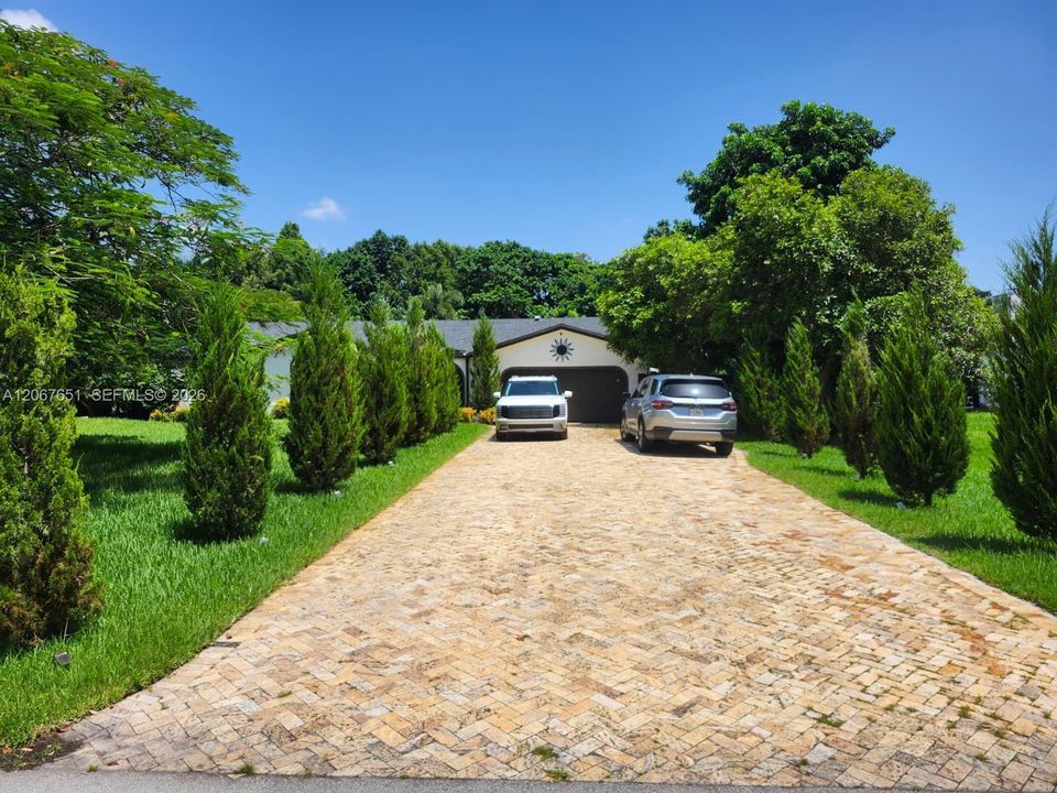 For Sale: $1,590,000 (5 beds, 3 baths, 2996 Square Feet)