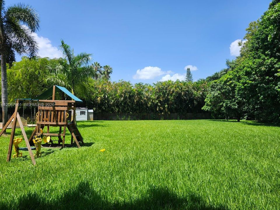 For Sale: $1,590,000 (5 beds, 3 baths, 2996 Square Feet)
